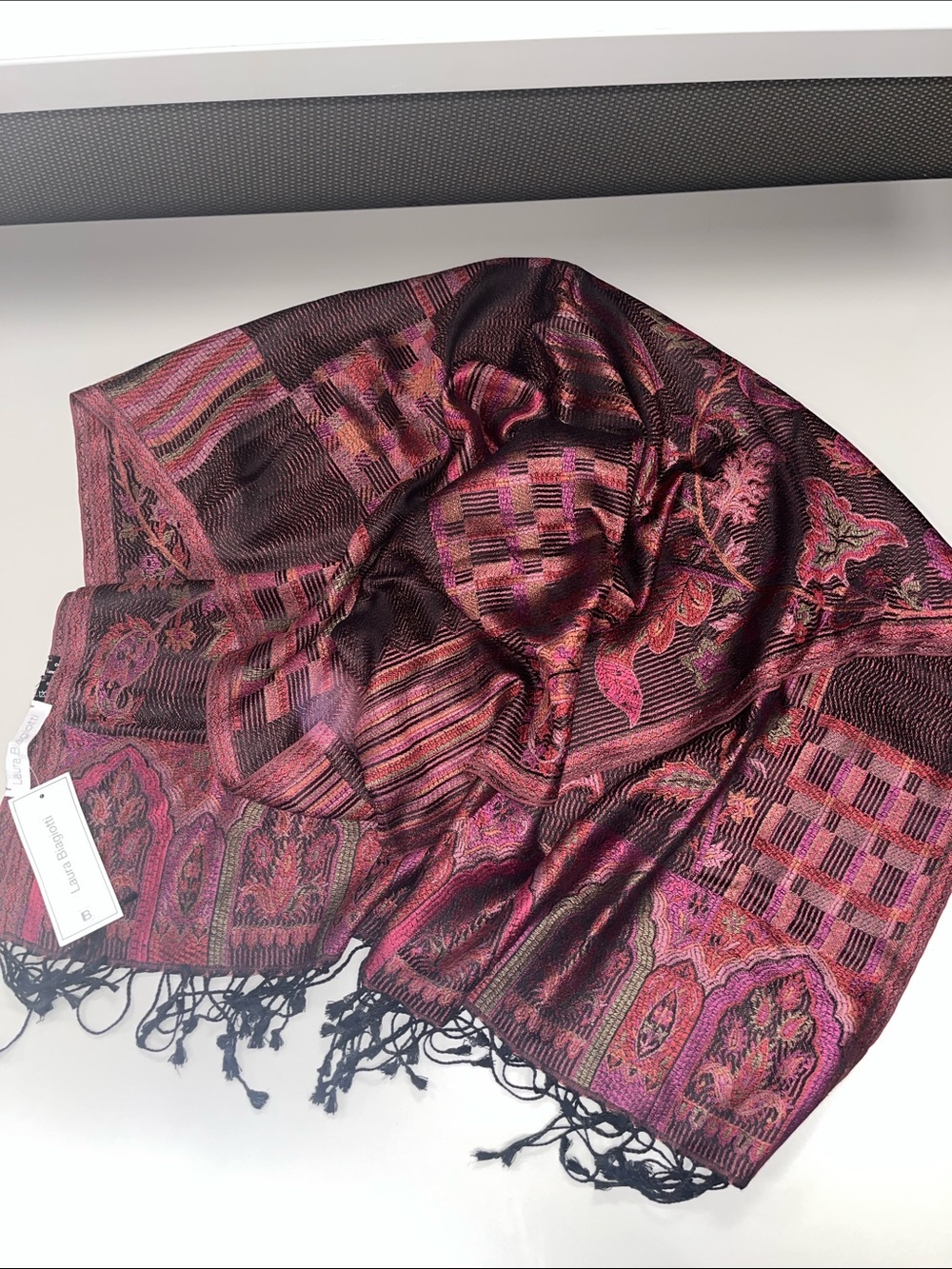 Laura Biagiotti NWT Luxurious Pink & Black Paisley Jacquard Silk Wrap Scarf
